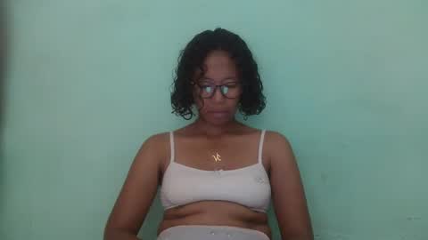 Snapshot of noellah chatting on 03-05-25, 06:33 noellah online show from 03-05-25, 06:33