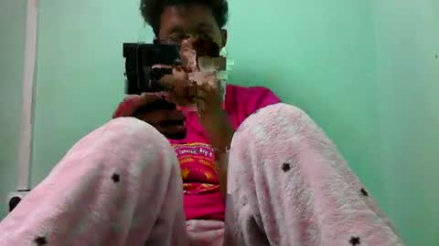 Snapshot of noellah chatting on 09-10-25, 07:03 noellah online show from 09-10-25, 07:03