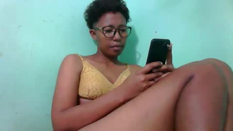 Snapshot of noellah chatting on 09-19-25, 08:38 noellah online show from 09-19-25, 08:38