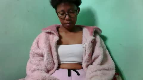 Snapshot of noellah chatting on 10-09-25, 05:27 noellah online show from 10-09-25, 05:27