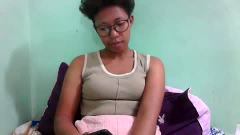 Snapshot of noellah chatting on 10-20-25, 08:04 noellah online show from 10-20-25, 08:04