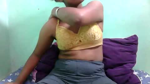 Snapshot of noellah chatting on 10-25-25, 01:29 noellah online show from 10-25-25, 01:29