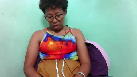 Snapshot of noellah chatting on 11-11-25, 06:35 noellah online show from 11-11-25, 06:35