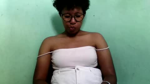 Snapshot of noellah chatting on 11-29-25, 07:00 noellah online show from 11-29-25, 07:00