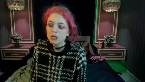 Snapshot of noellegothicshadow chatting on 10-26-25, 10:25 Elly online show from 10-26-25, 10:25