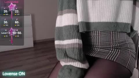 Snapshot of noelleneptune chatting on 12-20-25, 01:12 noelleneptune online show from 12-20-25, 01:12