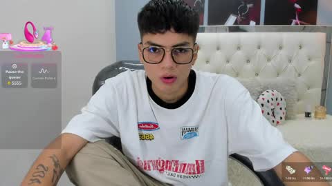 Snapshot of noha_scott chatting on 04-30-26, 10:58 Noha Scott online show from 04-30-26, 10:58