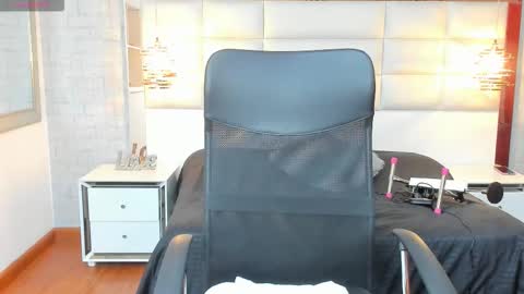  Nohemi   online show from 09-10-25, 10:10