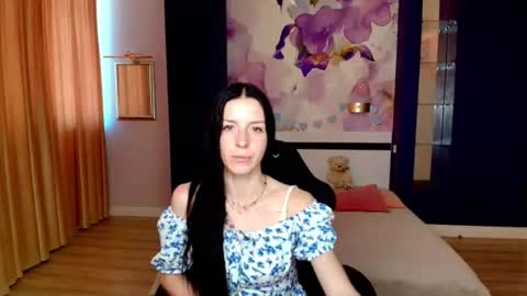 Snapshot of noirdiva chatting on 06-25-26, 06:40 NoirDiva online show from 06-25-26, 06:40
