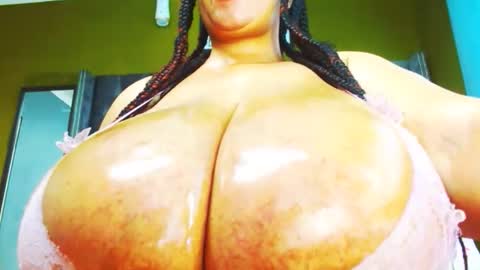 THICKNTASYBBWZOEY18 online show from 10-17-25, 07:00