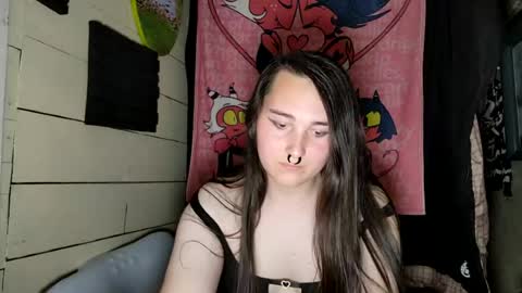 nonbinarybeauty20 online show from 06-18-26, 09:14