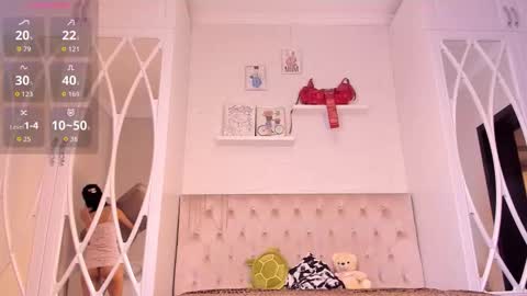 Snapshot of nooniemoon chatting on 10-20-25, 03:18 nooniemoon online show from 10-20-25, 03:18