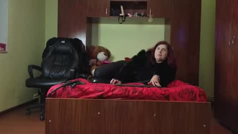 Snapshot of nora_red chatting on 11-30-25, 07:29 QueenManifest online show from 11-30-25, 07:29