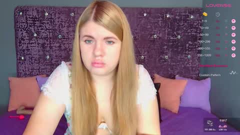 Snapshot of norabigas chatting on 11-27-25, 01:51 Nora online show from 11-27-25, 01:51