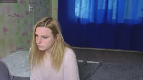 Snapshot of noradunn chatting on 06-15-26, 11:01 Elina online show from 06-15-26, 11:01