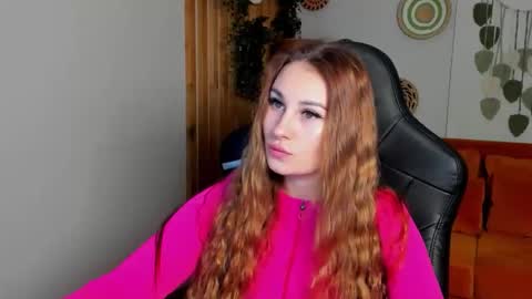 Snapshot of norafoxes chatting on 11-24-25, 05:40 NoraFoxes online show from 11-24-25, 05:40