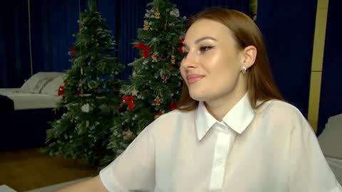 Snapshot of norafoxes chatting on 12-16-25, 06:35 NoraFoxes online show from 12-16-25, 06:35