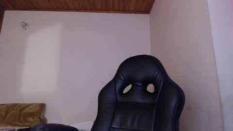 Snapshot of noreen_ chatting on 05-29-26, 04:05 noreen_ online show from 05-29-26, 04:05