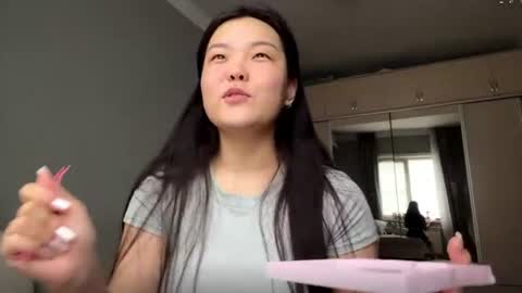 Snapshot of norinegayman chatting on 07-21-26, 11:23 Yuna online show from 07-21-26, 11:23