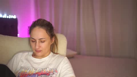 Snapshot of notamericanpie23 chatting on 12-04-24, 05:38 Tina online show from 12-04-24, 05:38