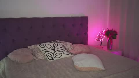 Snapshot of notamericanpie23 chatting on 02-15-25, 05:28 Tina online show from 02-15-25, 05:28