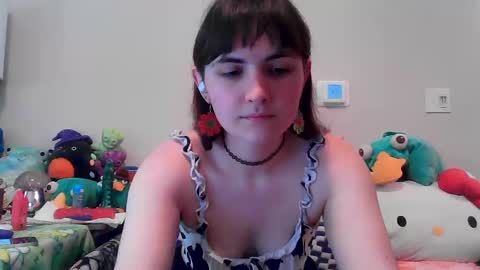 Snapshot of notchocomilky chatting on 09-27-25, 04:23 Milk online show from 09-27-25, 04:23