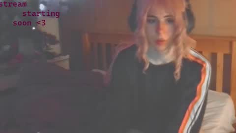 Lucy online show from 10-10-25, 01:04