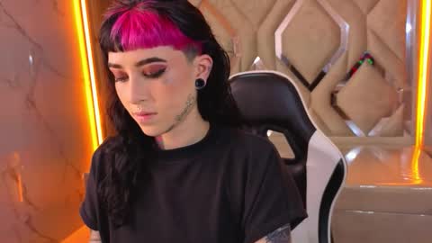 Snapshot of nova_kitty_tx chatting on 12-14-25, 12:32 Live 1500am 2100pm online show from 12-14-25, 12:32