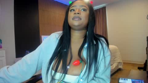 Snapshot of novacandy chatting on 12-13-24, 04:16 Nova online show from 12-13-24, 04:16