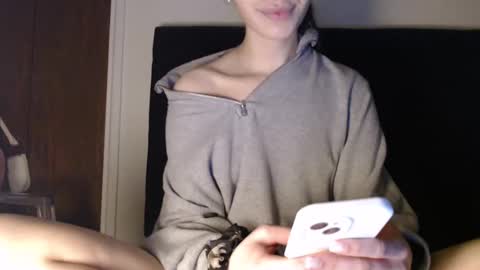 Snapshot of novafrey chatting on 12-29-24, 02:38 Olivia online show from 12-29-24, 02:38