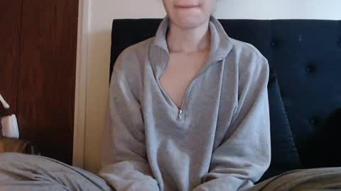 Snapshot of novafrey chatting on 12-31-24, 05:18 Olivia online show from 12-31-24, 05:18