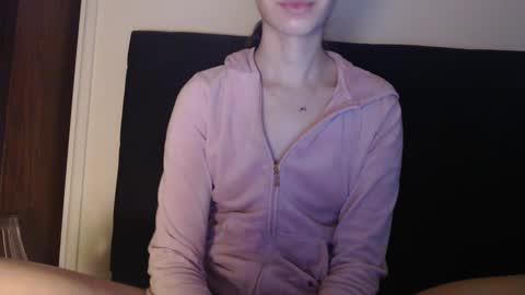 Snapshot of novafrey chatting on 01-12-25, 10:43 Olivia online show from 01-12-25, 10:43