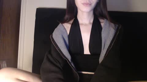 Snapshot of novafrey chatting on 02-11-25, 06:19 Olivia online show from 02-11-25, 06:19