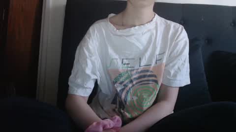 Snapshot of novafrey chatting on 03-09-25, 01:04 Olivia online show from 03-09-25, 01:04