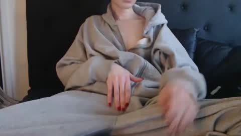 Snapshot of novafrey chatting on 09-26-25, 01:26 Olivia online show from 09-26-25, 01:26