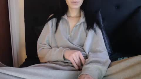 Snapshot of novafrey chatting on 10-28-25, 01:47 Olivia online show from 10-28-25, 01:47