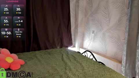 Snapshot of novalay chatting on 09-12-25, 12:33 Sonya online show from 09-12-25, 12:33