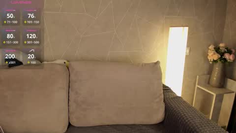 Snapshot of novalay chatting on 10-12-25, 12:53 Sonya online show from 10-12-25, 12:53