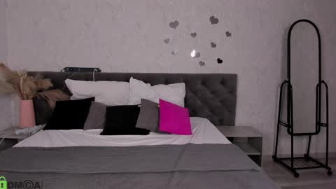 Snapshot of novalay chatting on 11-23-25, 01:16 Sonya online show from 11-23-25, 01:16