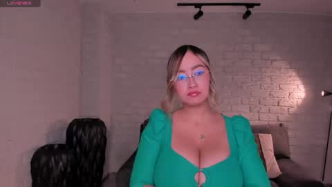 Snapshot of novasinclairx chatting on 07-06-26, 11:51 Nova Sinclair online show from 07-06-26, 11:51