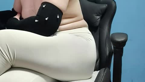 Snapshot of nowandimmediately chatting on 12-15-25, 04:44 nowandimmediately online show from 12-15-25, 04:44