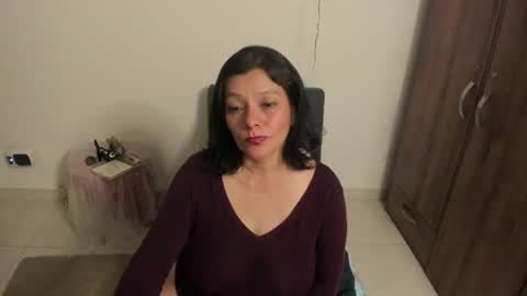 Snapshot of nuit_rose chatting on 06-11-26, 02:53 nuit_rose online show from 06-11-26, 02:53