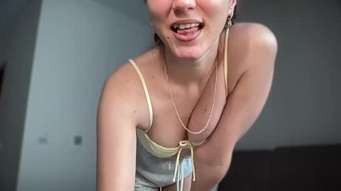 Snapshot of nursedoll chatting on 06-27-26, 12:22 Ema online show from 06-27-26, 12:22