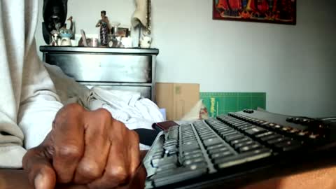 Snapshot of nyakuti chatting on 12-19-24, 06:23 KN online show from 12-19-24, 06:23