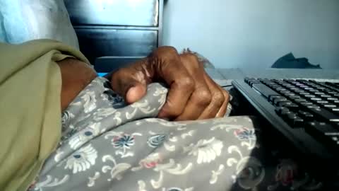 Snapshot of nyakuti chatting on 10-15-25, 05:24 KN online show from 10-15-25, 05:24