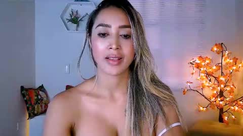 Snapshot of nycole_1988 chatting on 12-14-24, 11:12 Nycole online show from 12-14-24, 11:12