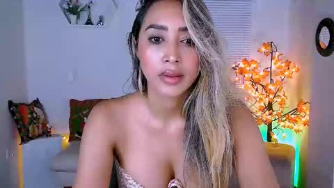 Snapshot of nycole_1988 chatting on 12-19-24, 02:34 Nycole online show from 12-19-24, 02:34