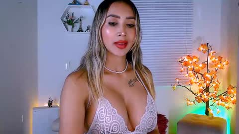 Snapshot of nycole_1988 chatting on 12-21-24, 02:09 Nycole online show from 12-21-24, 02:09