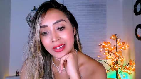 Snapshot of nycole_1988 chatting on 12-21-24, 05:14 Nycole online show from 12-21-24, 05:14