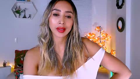 Snapshot of nycole_1988 chatting on 12-22-24, 02:39 Nycole online show from 12-22-24, 02:39